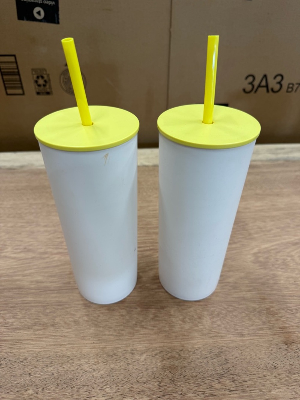 Set of 2‎ Tall White Tumblers with Yellow Lids & Straws